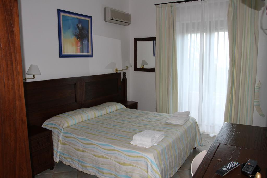 Hotel Mediterraneo Санта-Мария-Наварезе Номер фото