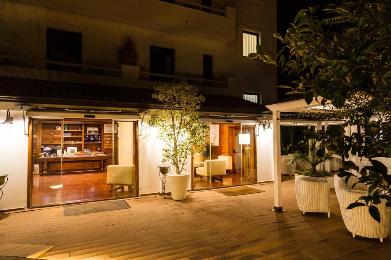 Hotel Mediterraneo Санта-Мария-Наварезе Экстерьер фото